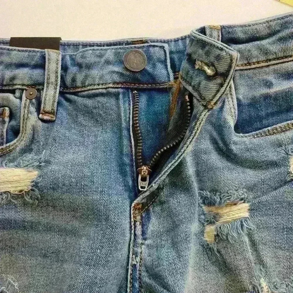 NWT Women's Blanknyc The Fulton Roll Up Distressed Denim Shorts. Size 26 - Picture 5 of 11